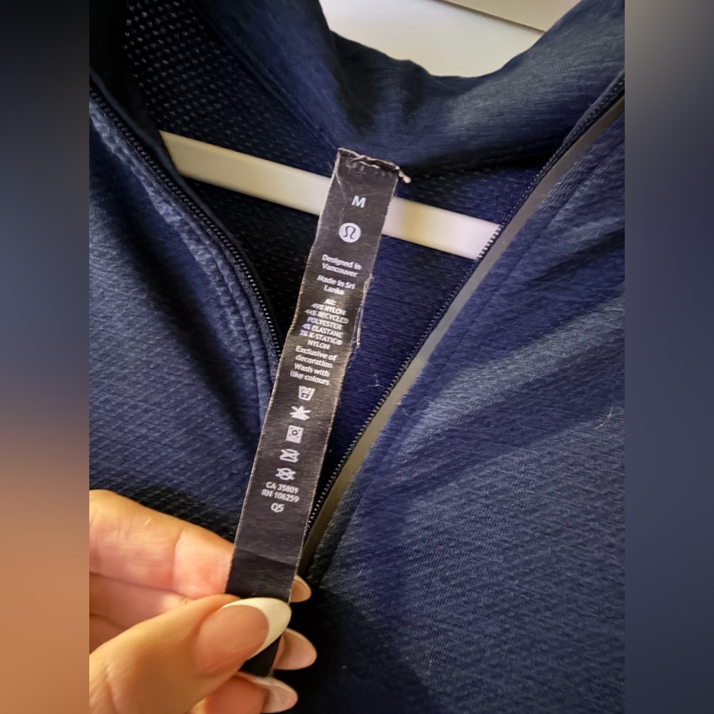 Lululemon Men’s Peloton Navy Quarter-Zip Performance Long Sleeve Activewear Med - Picture 4 of 6